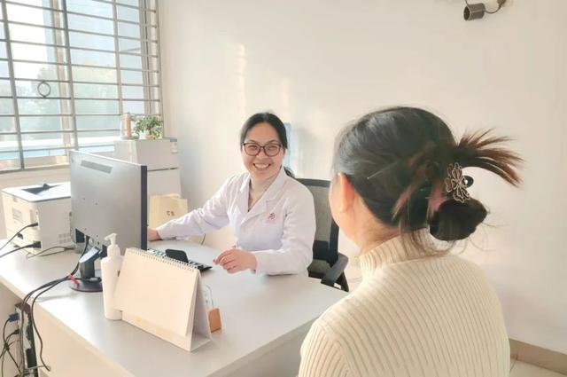 陈女士收到体检报告后，看到这一页时，她的心不由自主紧张起来