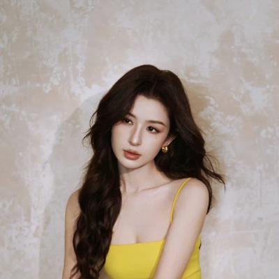 星颜鉴赏家：哈孜克妮壁纸～