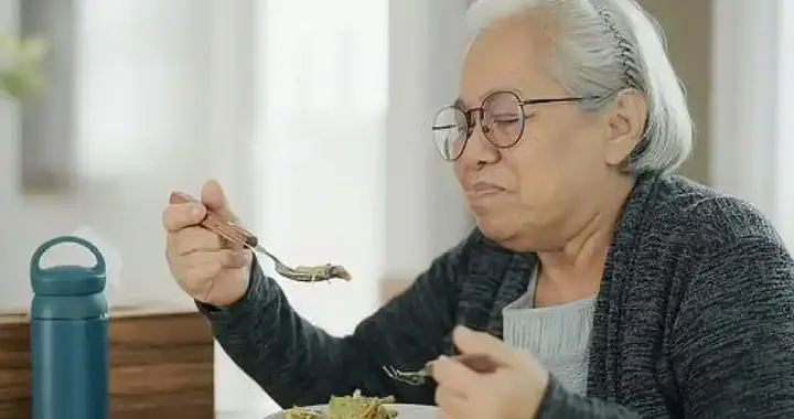 气温降低，医生叮嘱糖尿病人：宁可吃点面条，也别天天吃这4物