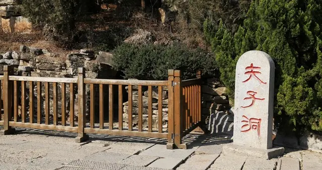 曲阜与安丘：孔子出生地的历史定论与齐鲁文化辐射探究