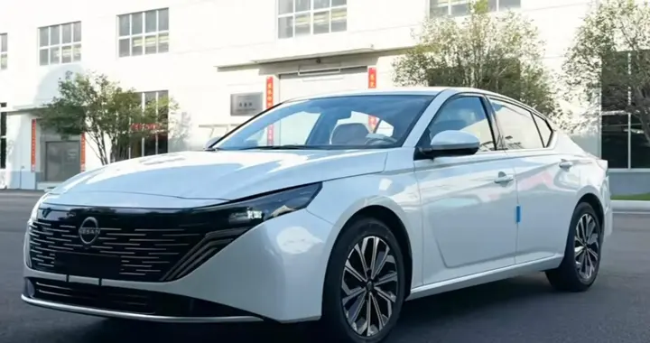 日产天籁PLUS实车曝光：二次整容+鸿蒙上车，它还有机会翻身吗？