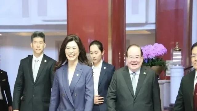 寒塘渡鹤影VoKI：4月10日，国共两党