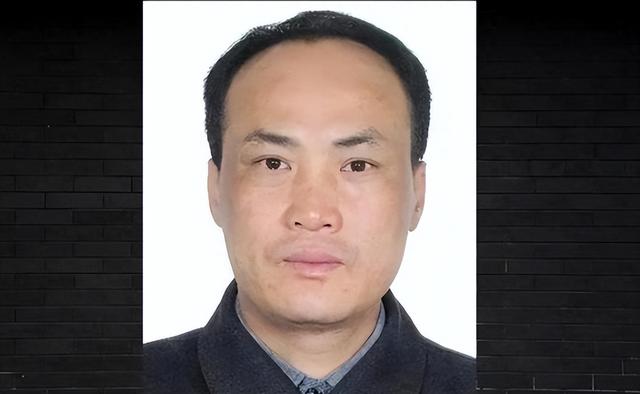 湖南押钞员手持冲锋枪，冲进法院三死三伤，原因是法院腐败