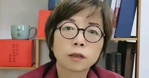 黄智贤直播开炮！网军是癌，郭正亮官癌末期？黄伟哲躺着也中枪