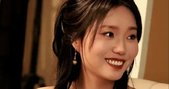 李雪琴自曝遭男友出轨：笑着自嘲，网友说“人间清醒”啊