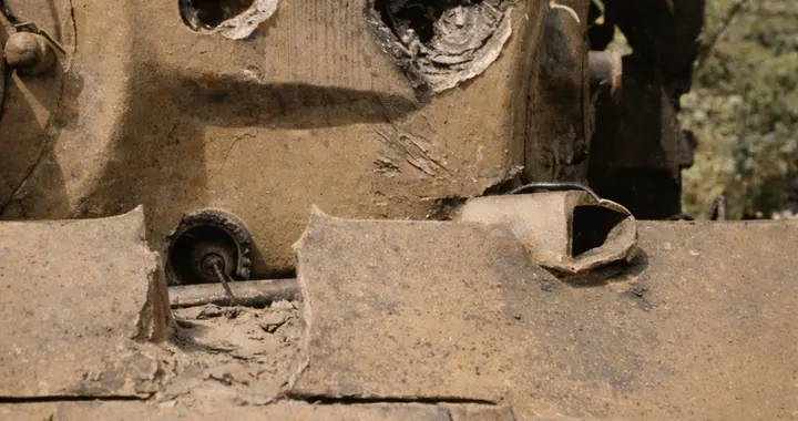 虎式坦克硬抗122mm炮弹！装甲没被打穿，却震懵了车组