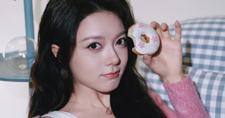 赵今麦旋转木马升上云端，藏在星海的童话夜色里