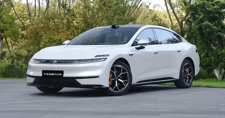 长安启源A06 630激光Ultra：中大型纯电家轿首选