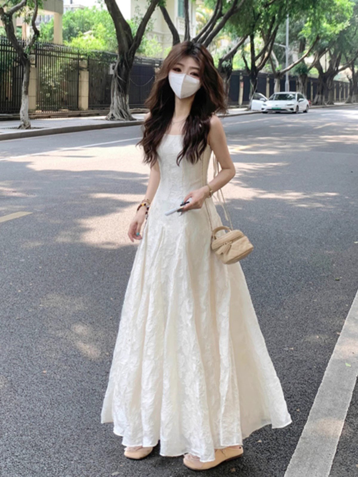 白色绝美吊带连衣裙女春夏季高级感三亚旅行
