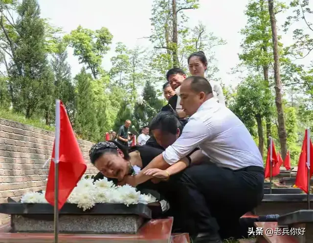 泪目！24岁海军烈士魂归故湘 战友哽咽：他总把辣酱分给我们