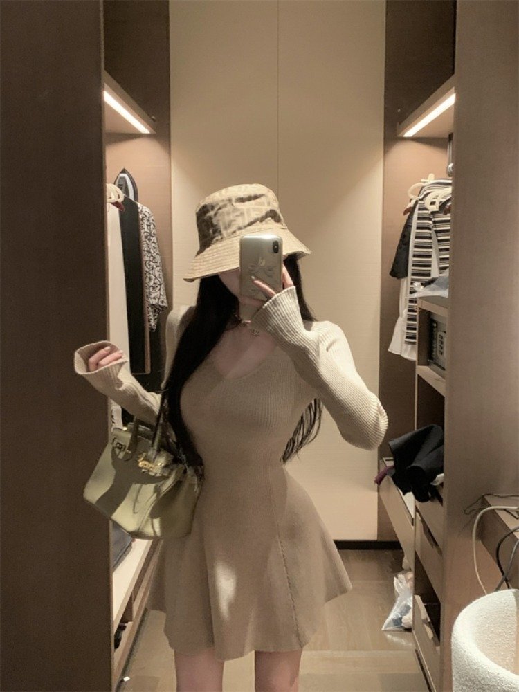 纯欲风辣妹针织V领长袖连衣裙女