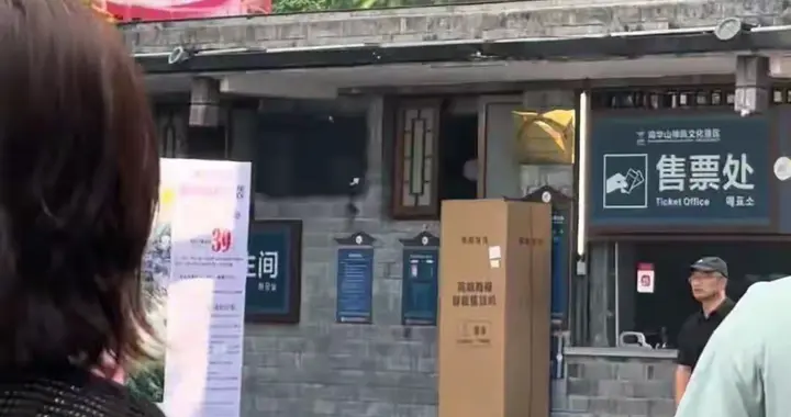 景区邀游客拍凤凰古城宣传视频，最高可获101.0001万元奖励，工作人...