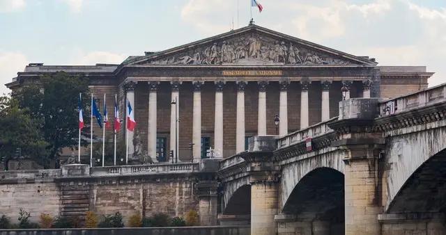 法国全票通过“文物归还法案”