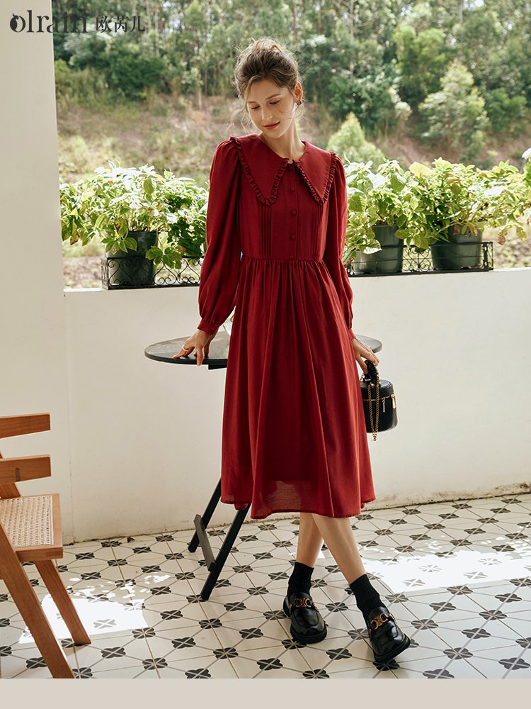渲染优雅氛围！法式显瘦红色连衣裙
