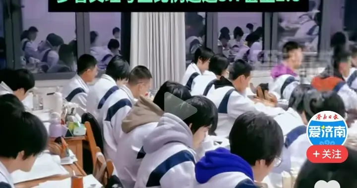 历史老师无课可上刷屏！选科3:7差距悬殊，文科真的没出路了吗？