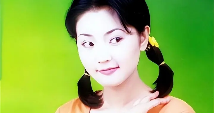 她是学历最低央视主持，嫁给大8岁领导，结婚23年只生孩子不做饭