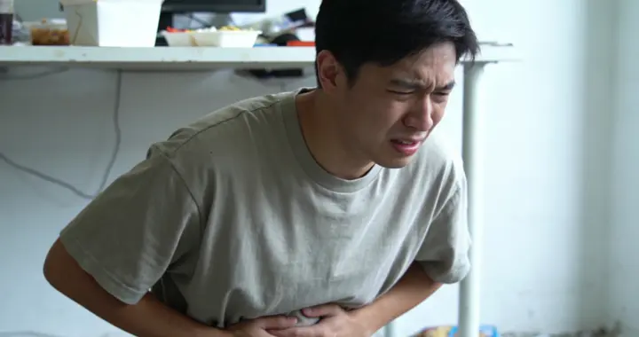 女子反复腹痛误以为胃病，检查竟是肠梗阻，这几类异常别拖延