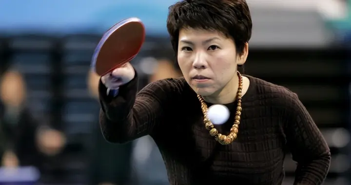 给洋人下跪、国籍问题、败光20亿，邓亚萍身上的标签到底是真是假