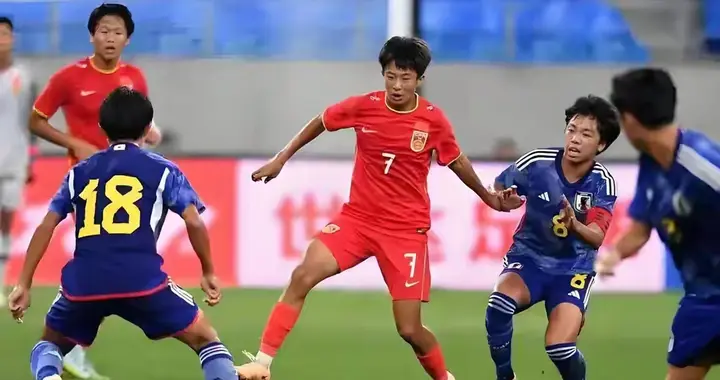 0-3！中国队惨败， 首战崩盘，5分钟丢2球，防线屡走神，球迷失望