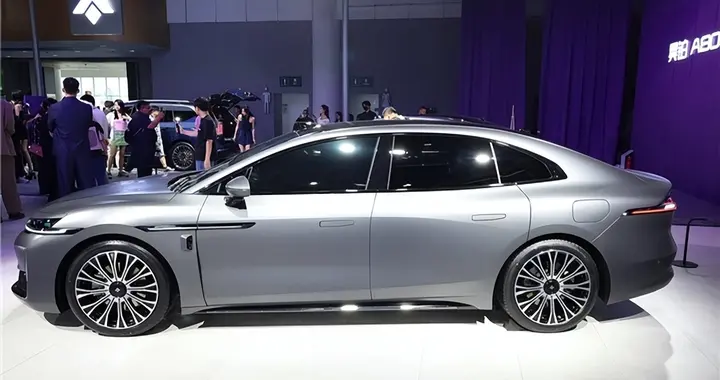 昊铂A800核心参数&盲订权益直给：智能豪华中大型轿车选购指南