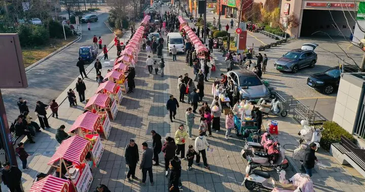 草莓香里逛车展？这座小城的农文旅+汽车融合太会玩