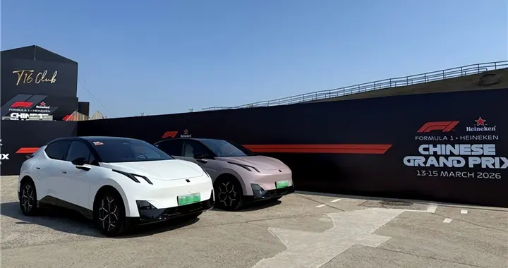 领克Z20亮相上海F1围场，潮玩实力诠释赛道精神