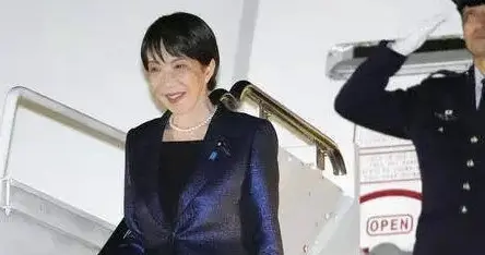 高市早苗本想抱大腿，结果被特朗普架在火上烤，这脸打得真响