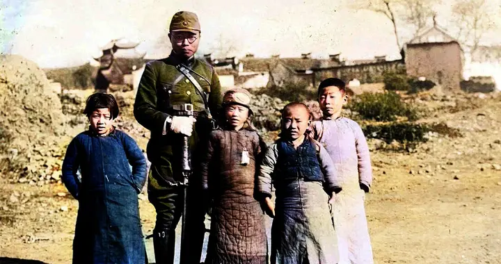 1938年江西德安县：入侵的日本兵，古老的城墙，飞机下的县城全景