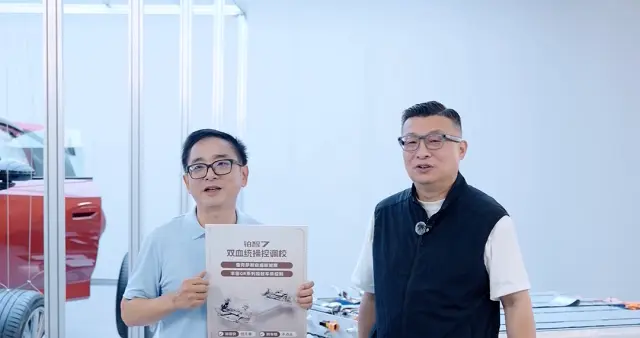 广丰高管首次直播拆车，深度拆解铂智7电池充电防护机制