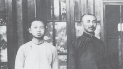 龙的传人——人物图志：钱均夫（右）、钱学