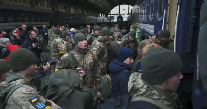 人不够了：基辅真正的危机，早已不在前线