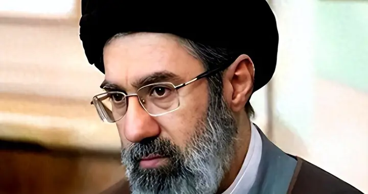 穆杰塔巴伤情曝光，比外界想象的更严重，他用了一招终结斩首战术