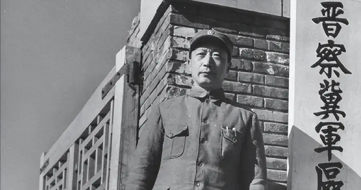 毛主席初到城南庄所住处遭蒋介石空军精确轰炸，机密由谁泄漏？