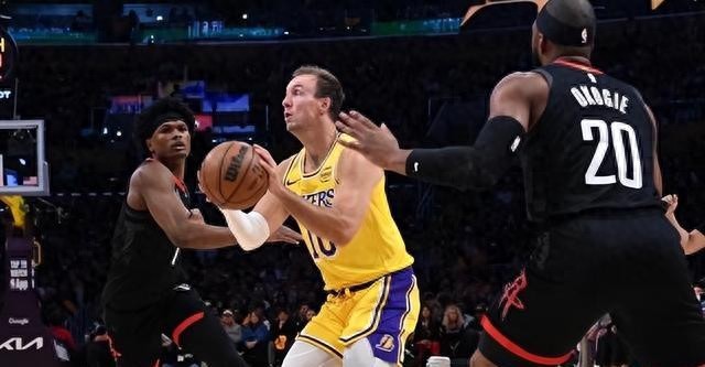 2-3！火箭生死战逆转湖人，伊森小贾立大功，詹姆斯25+7难救主