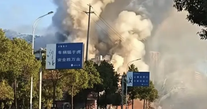 烟花店爆炸事件!店主压了1000万货，许可证办不下来，准备过年卖