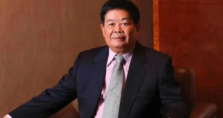 曹德旺今天正式交棒儿子曹晖，老爷子转身去干这件大事！