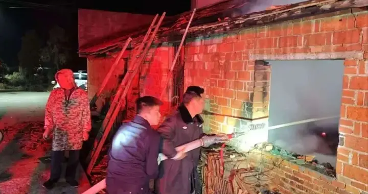 岳阳一民宅突发火灾！