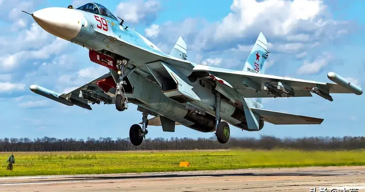 乌军炸掉俄罗斯价值7000万战机！俄军连夜报复，端掉乌克兰军工厂