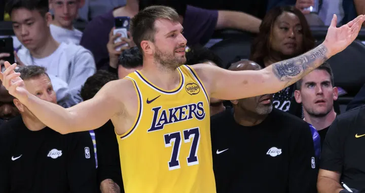 艾顿:我觉得我们的防守很棒！我们很团结并未崩盘！