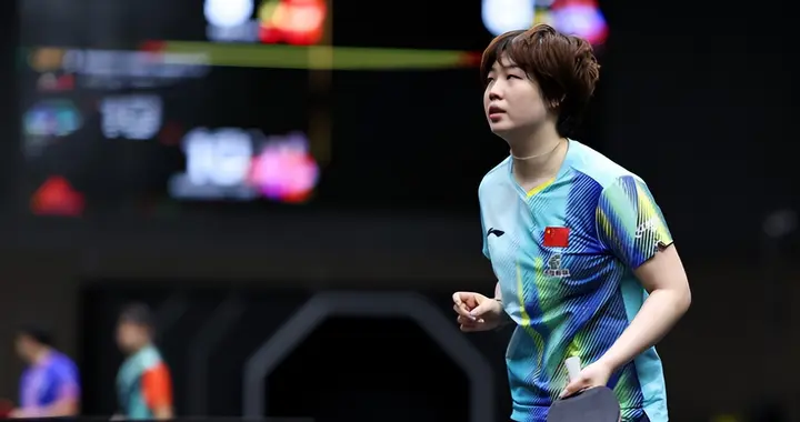 五局鏖战救赛点！蒯曼3-2险胜安娜·赫西，艰难拿下开门红成功晋级