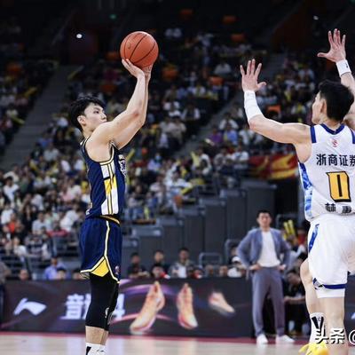 炽热聊球：广东宏远半场51比40浙江广厦