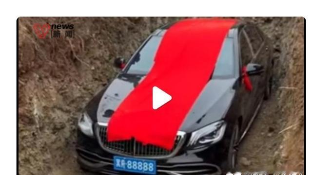 郜祥-以礼待人：车牌为8888号的奔驰S