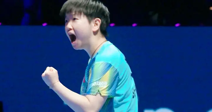 孙颖莎4:3高达，状态低迷是因无缝球？ 莎莎局间一个动作透露原因