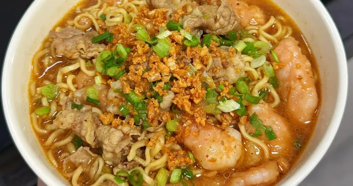 这汤头咋能这么浓香？沙茶酱下锅前得多炒一步。