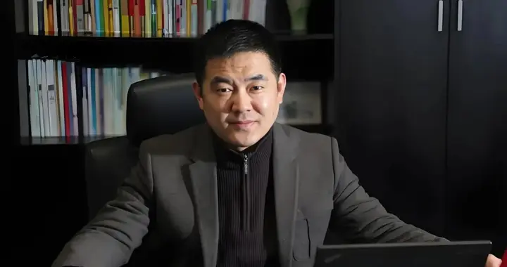 光伏江湖写诗人——徐湘华：此身奔走，未忘温柔