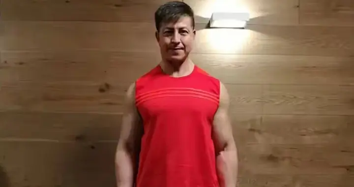 58岁郑健乐父女恋仅两个月惨淡收场！自曝破产，否认因钱追求对方