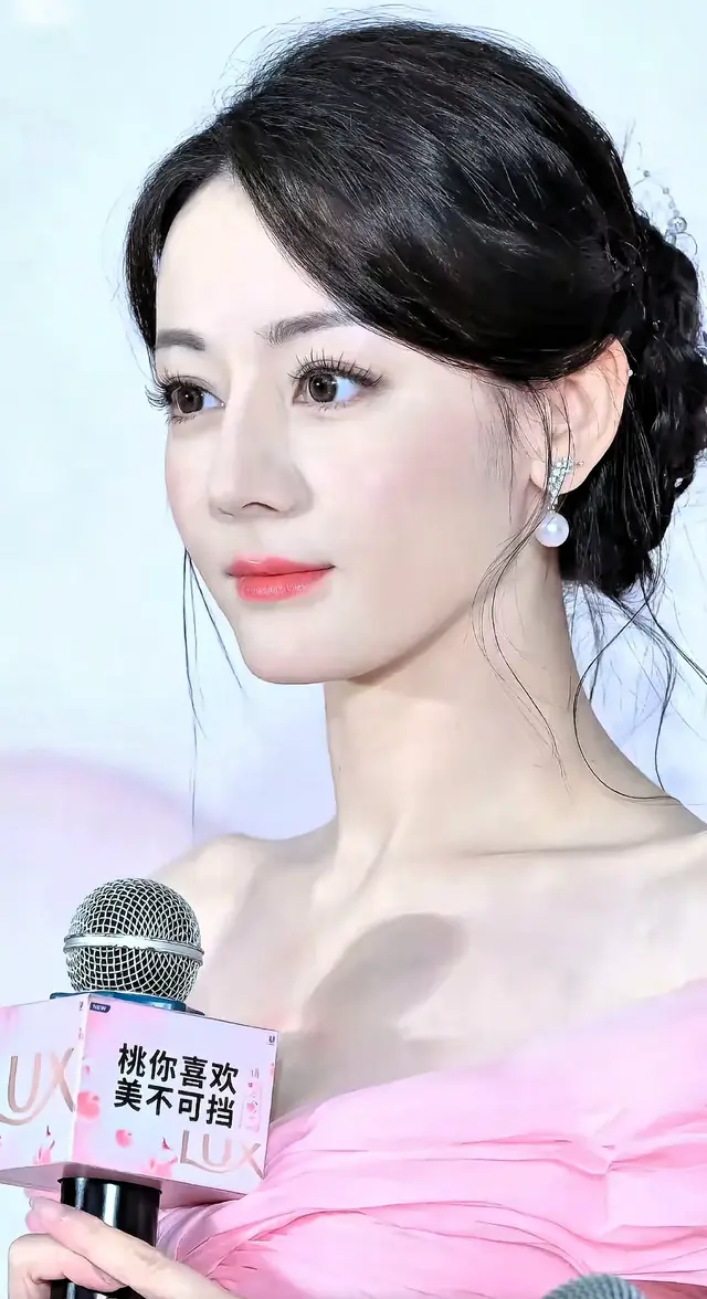 迪丽热巴的睫毛真的是绝杀