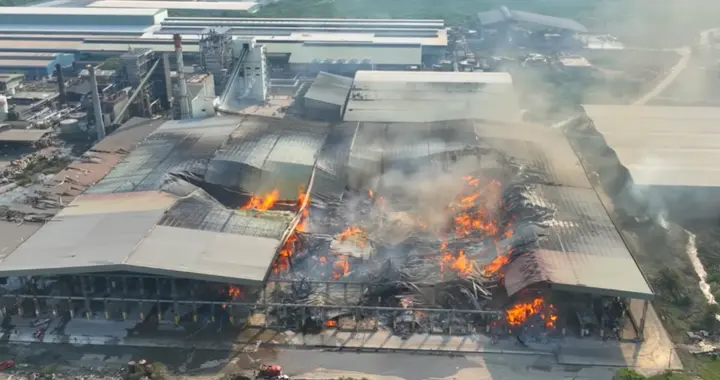 250架无人机突袭莫斯科，俄南部油库又起火，普京最怕的事来了