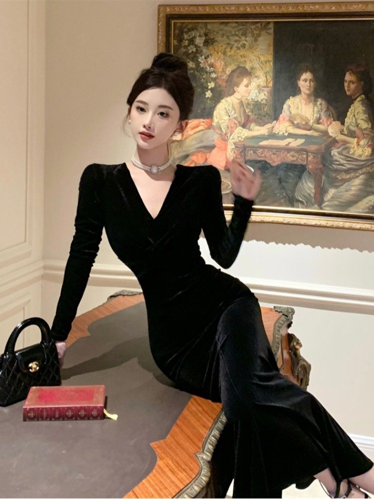 法式赫本风V领长袖连衣裙女初秋