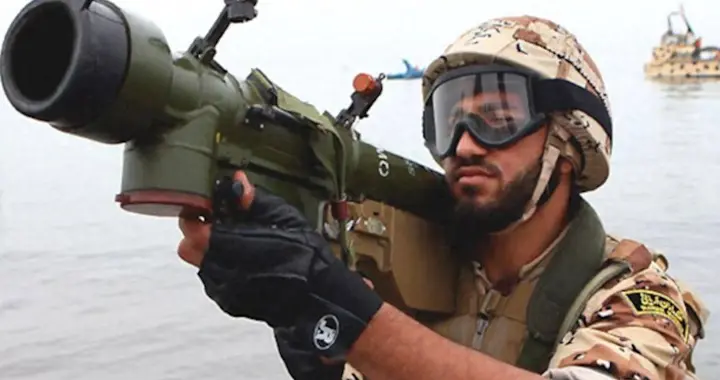 4人死磕百名美军！伊朗老将遭集火，一炮打残搜救队，拉20亿陪葬